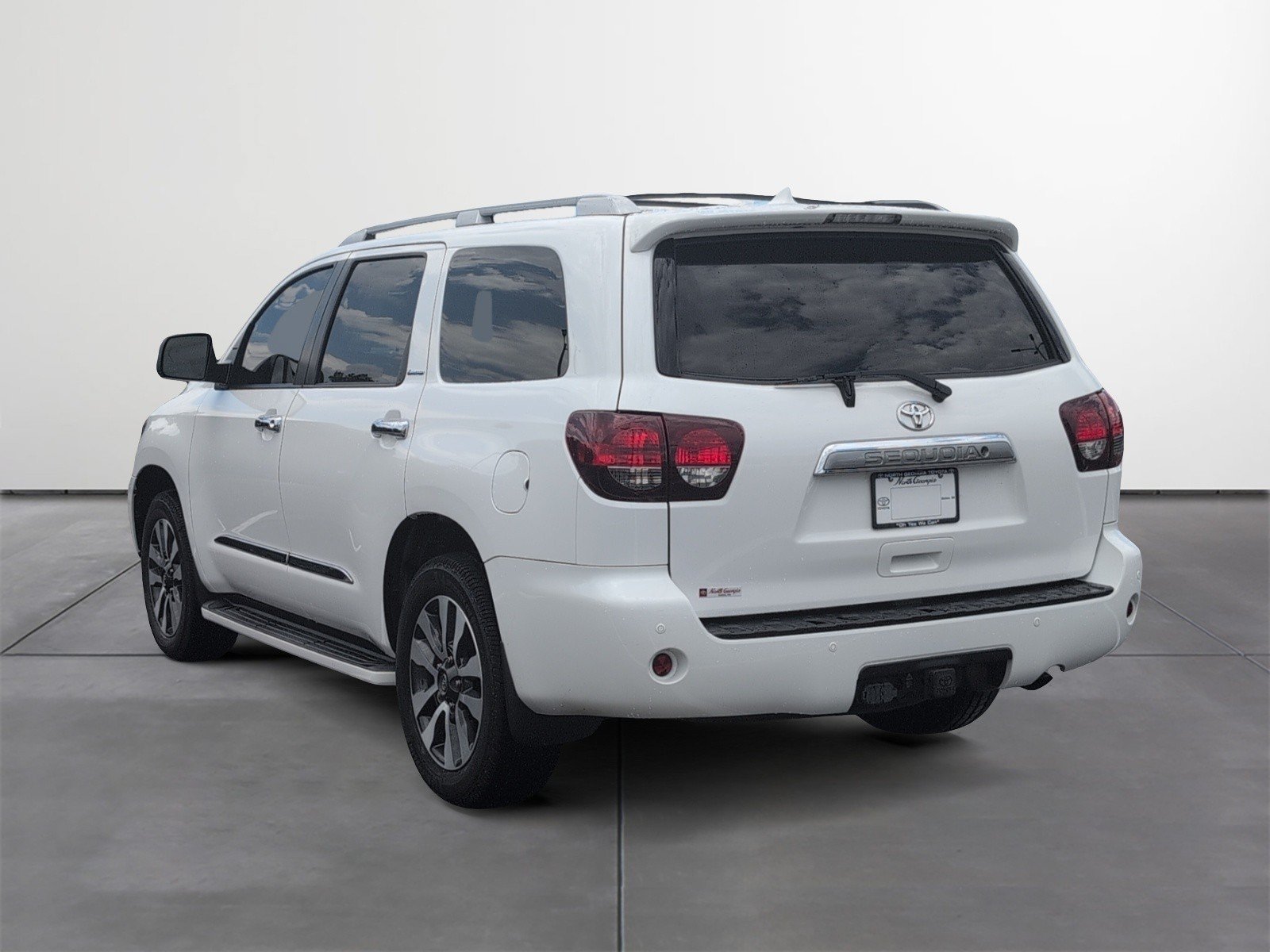 Used 2019 Toyota Sequoia Limited w/ Safety & Convenience Package RWD image 4