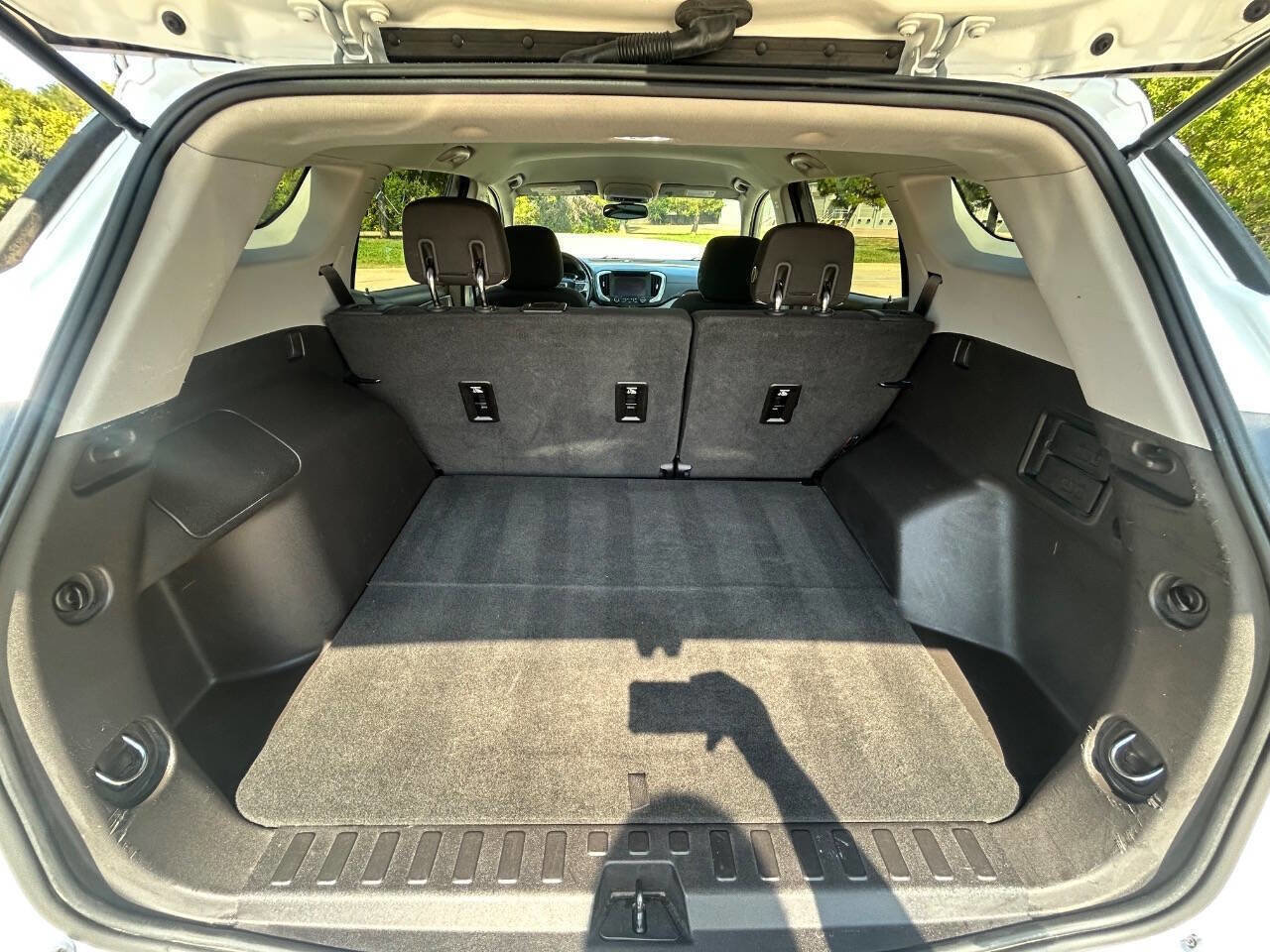 Used 2018 GMC Terrain SLE w/ Driver Convenience Package FWD image 11
