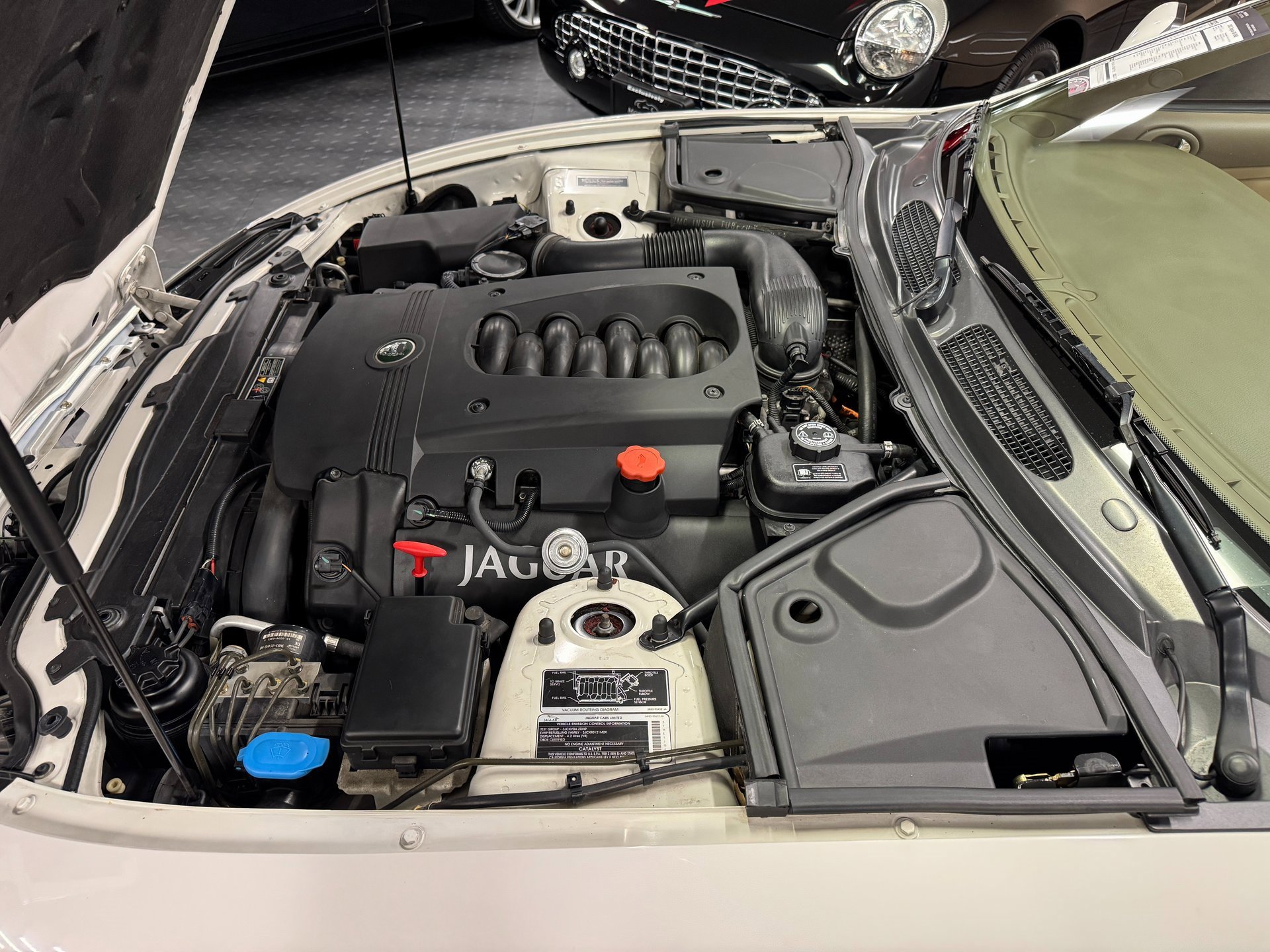 Used 2003 Jaguar XK8 Convertible image 39