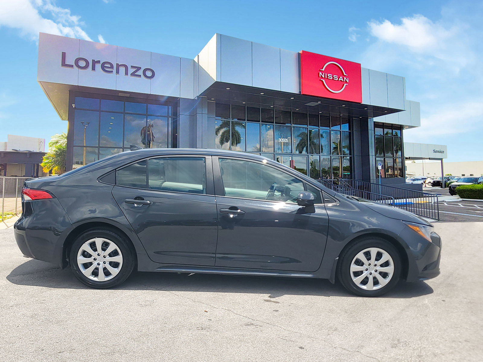 Used 2025 Toyota Corolla LE FWD image 4
