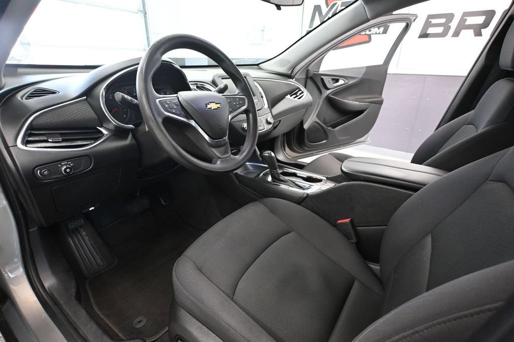 Used 2017 Chevrolet Malibu LT FWD image 21