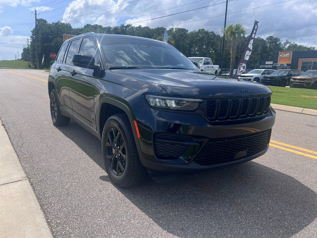 Certified 2025 Jeep Grand Cherokee Altitude