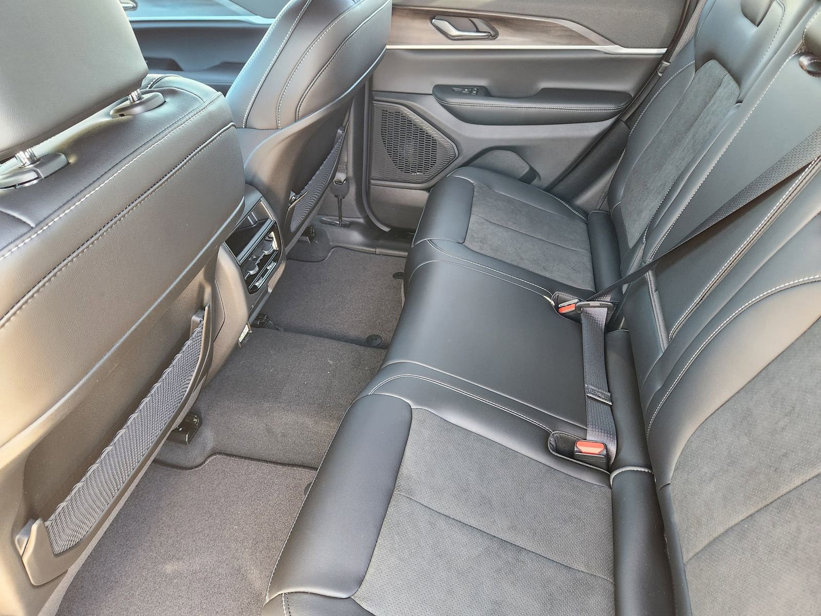 New 2026 Jeep Grand Cherokee Altitude AWD/4WD image 29