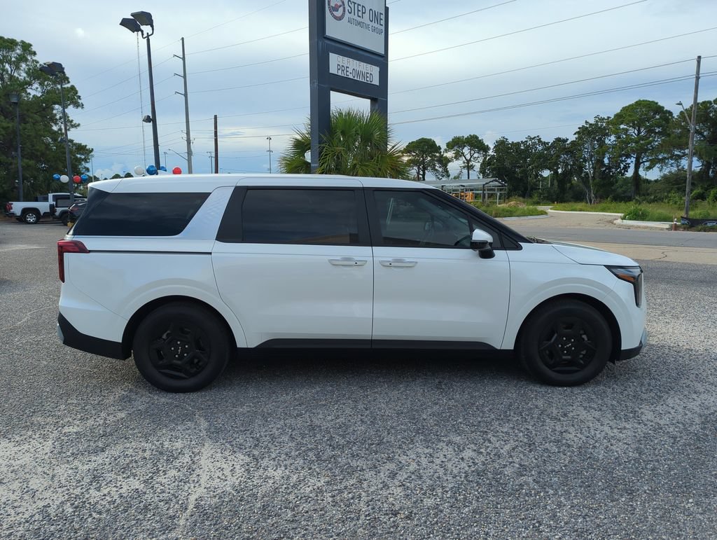 Used 2026 Kia Carnival FWD image 8