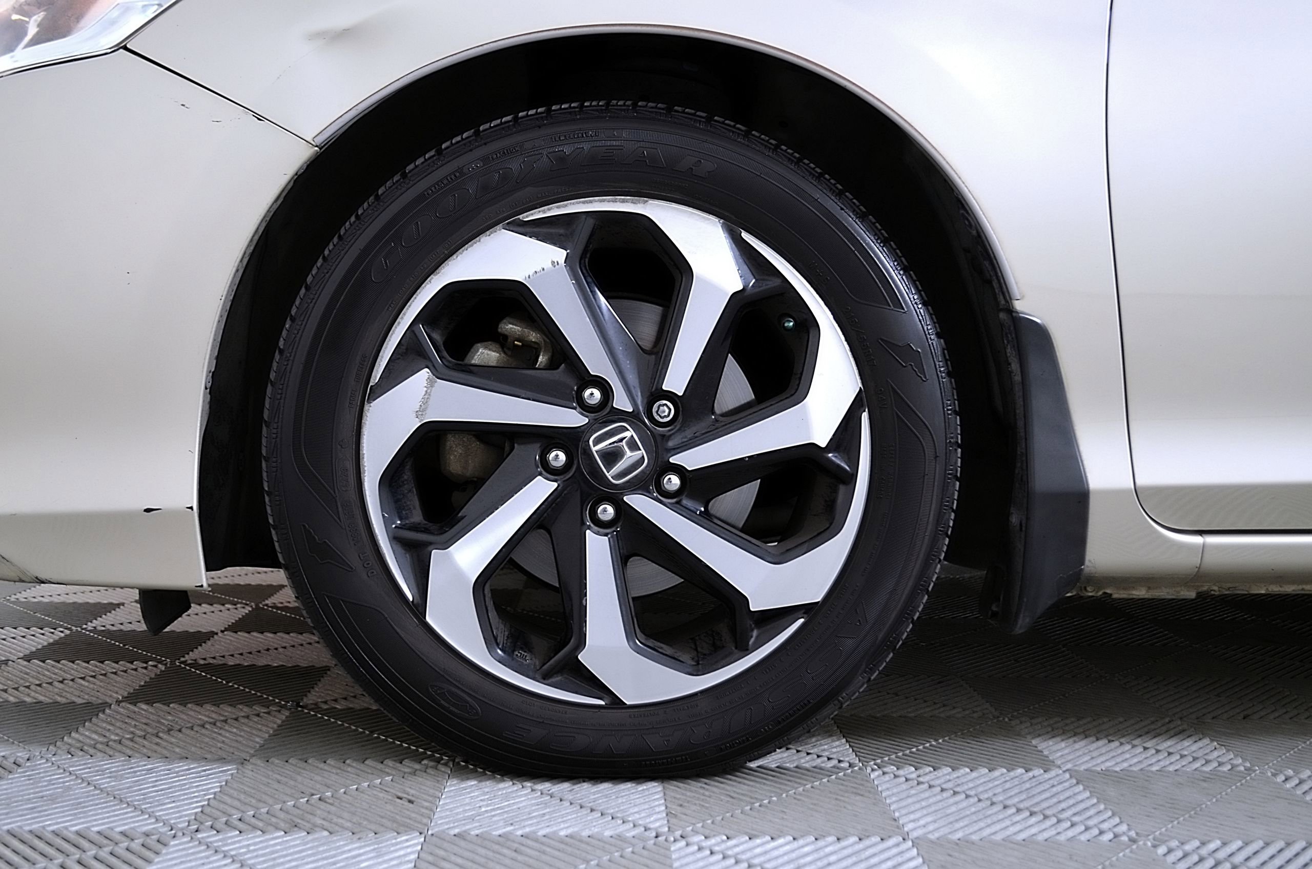 Used 2017 Honda Accord EX image 12