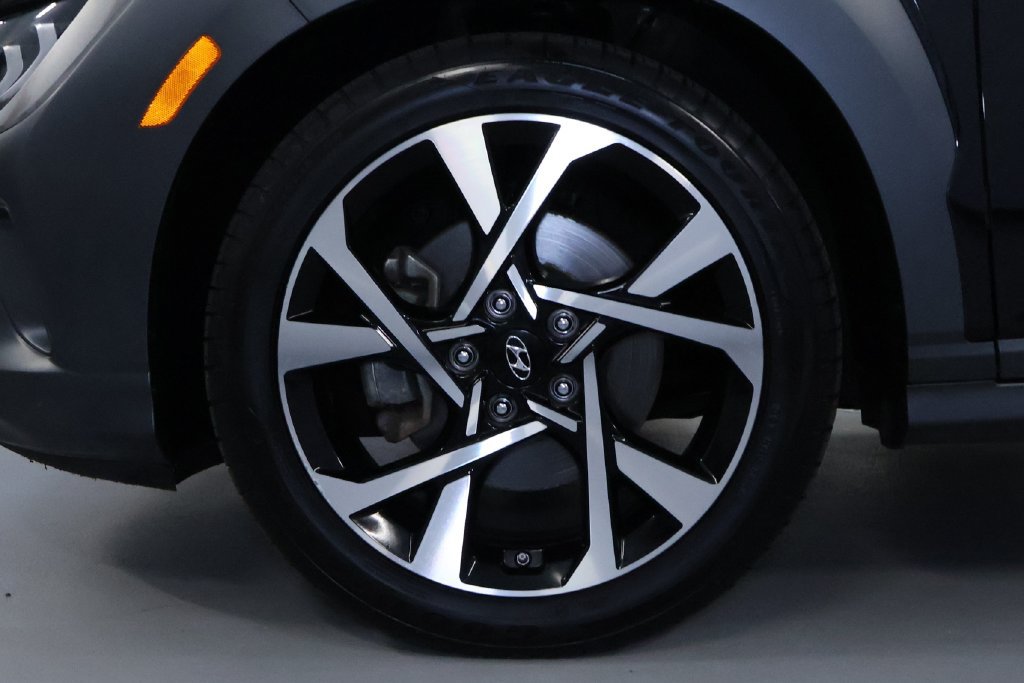 Used 2023 Hyundai Kona Limited AWD/4WD image 33