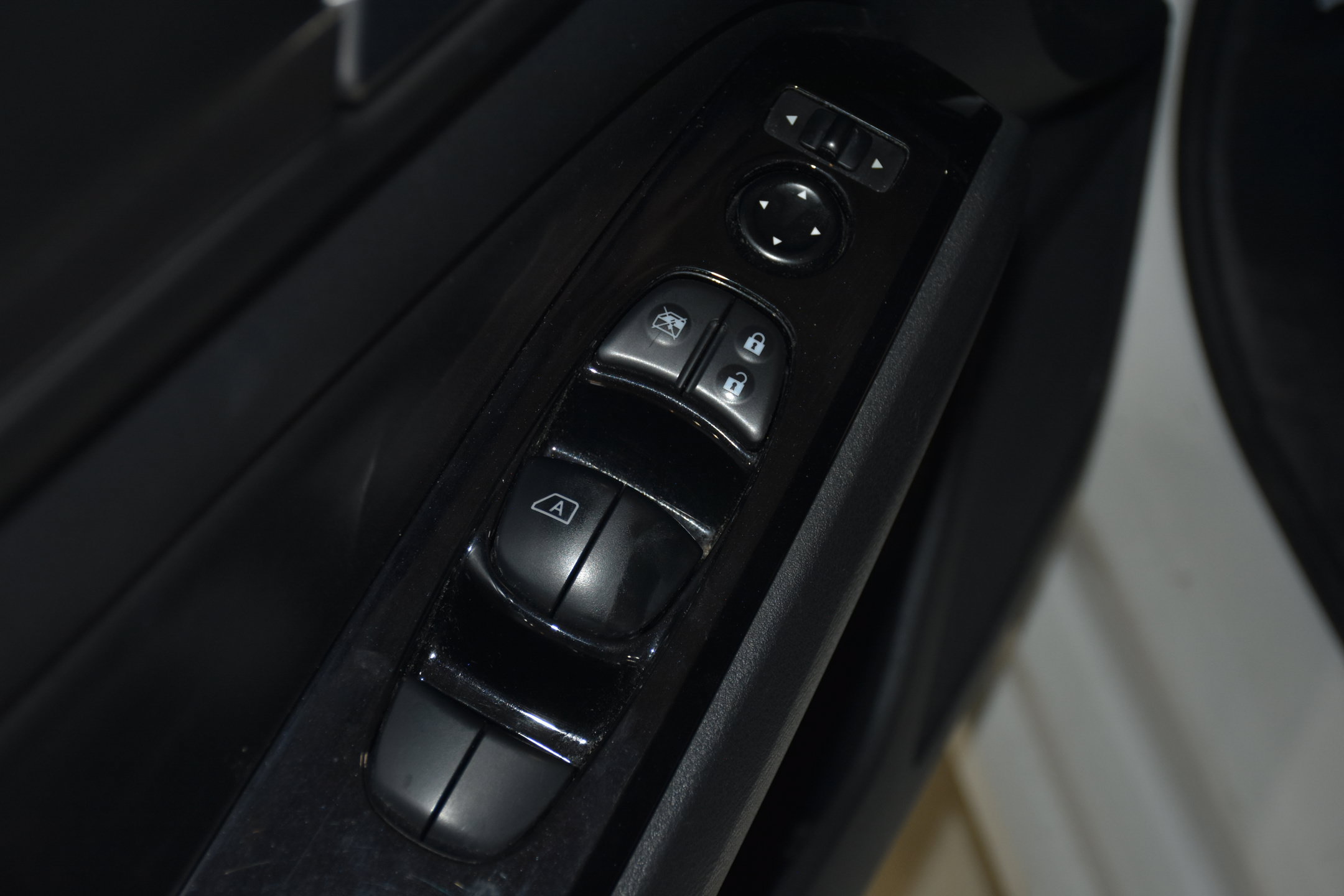 Used 2025 Nissan Altima 2.5 SR FWD image 27