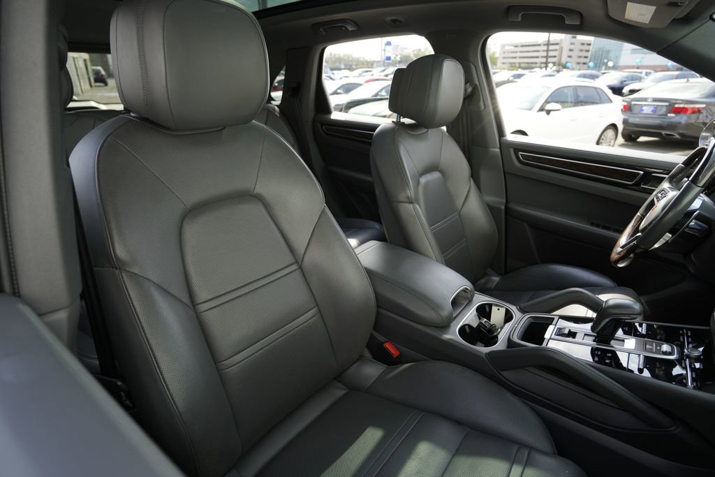 Used 2019 Porsche Cayenne S image 31