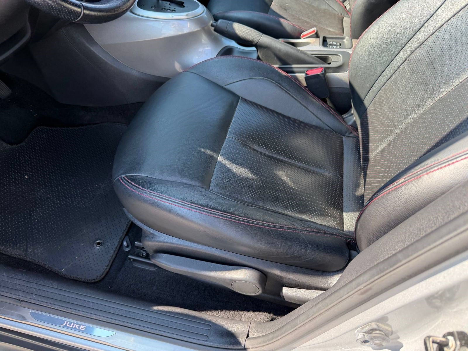 Used 2011 Nissan Juke SL FWD image 14