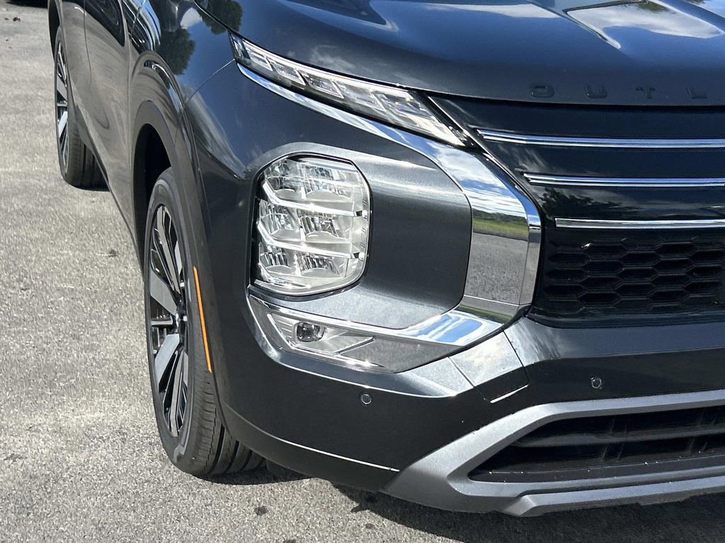 New 2025 Mitsubishi Outlander SE image 9