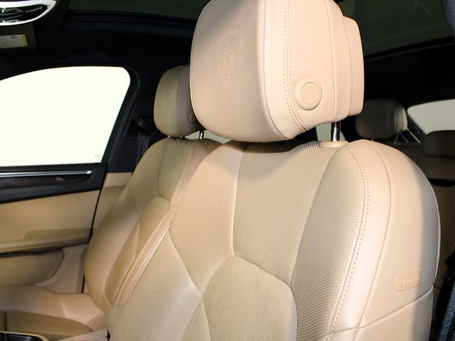 Certified 2023 Porsche Macan AWD/4WD image 20