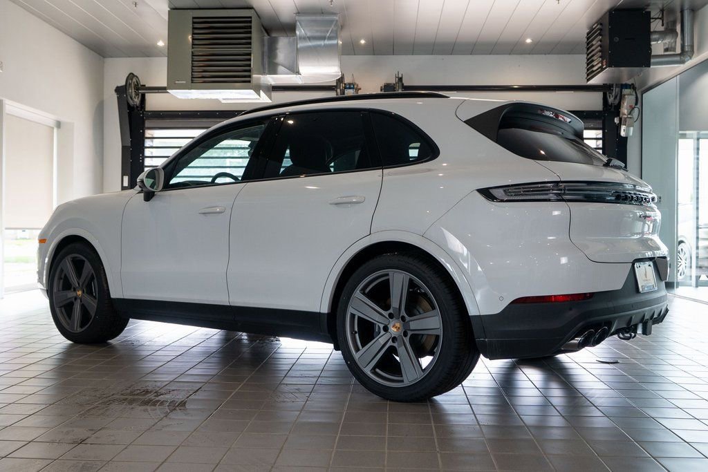 New 2025 Porsche Cayenne AWD/4WD image 3