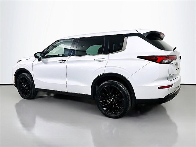 Used 2023 Mitsubishi Outlander SE image 5
