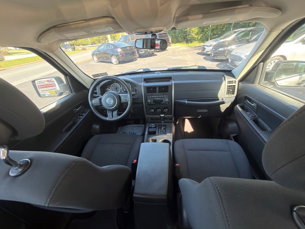 Used 2012 Jeep Liberty Sport AWD/4WD image 11