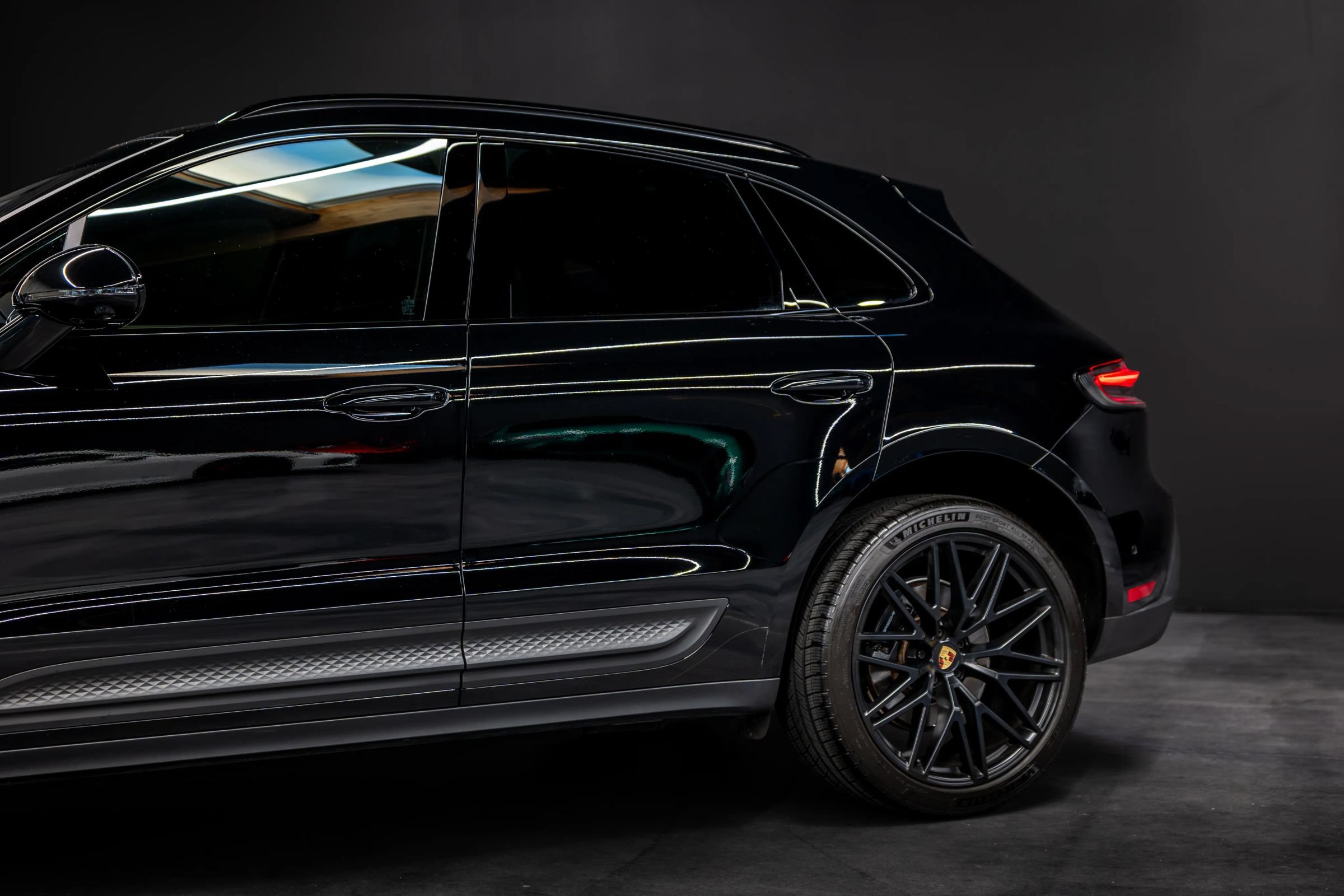 Used 2024 Porsche Macan AWD/4WD image 14