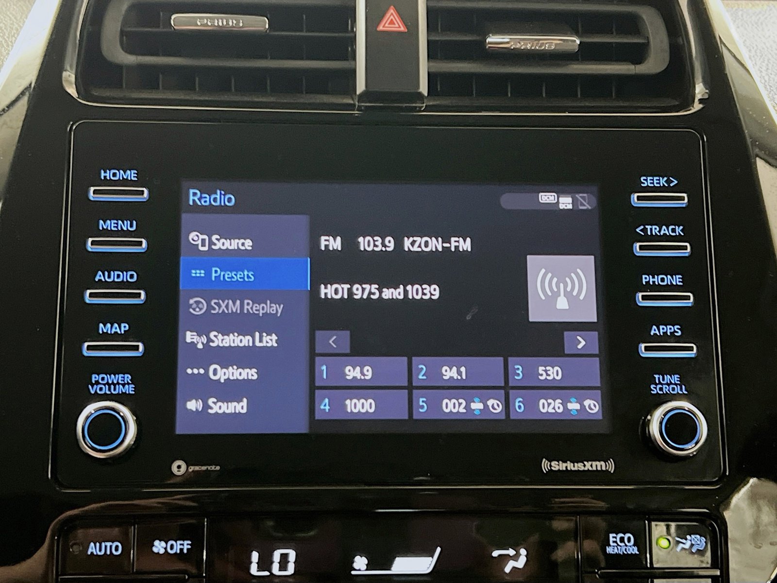 Used 2021 Toyota Prius L Eco w/ Carpet Mat Package (TMS) FWD image 10