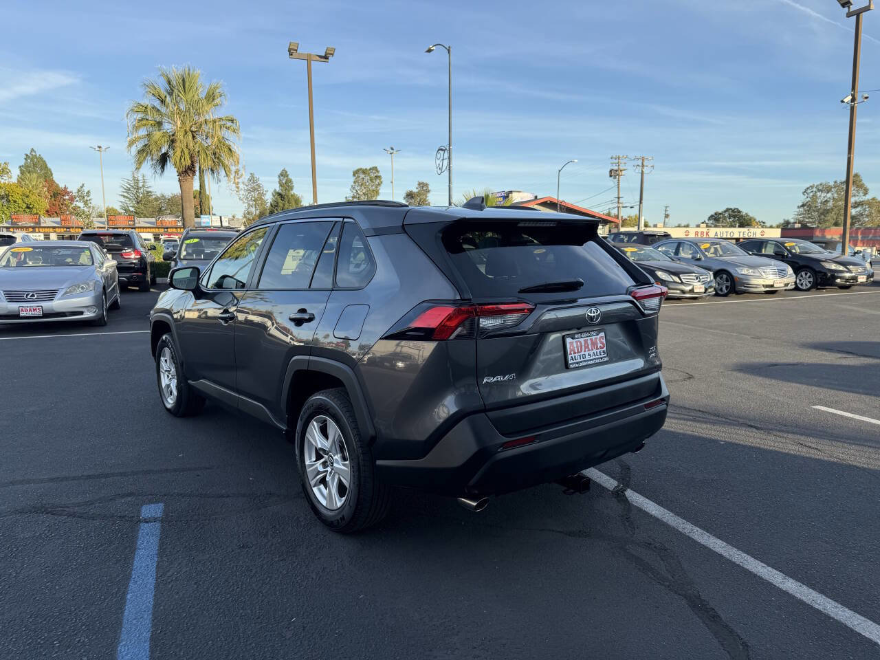 Used 2020 Toyota RAV4 XLE w/ Carpet Mat Package AWD/4WD image 5