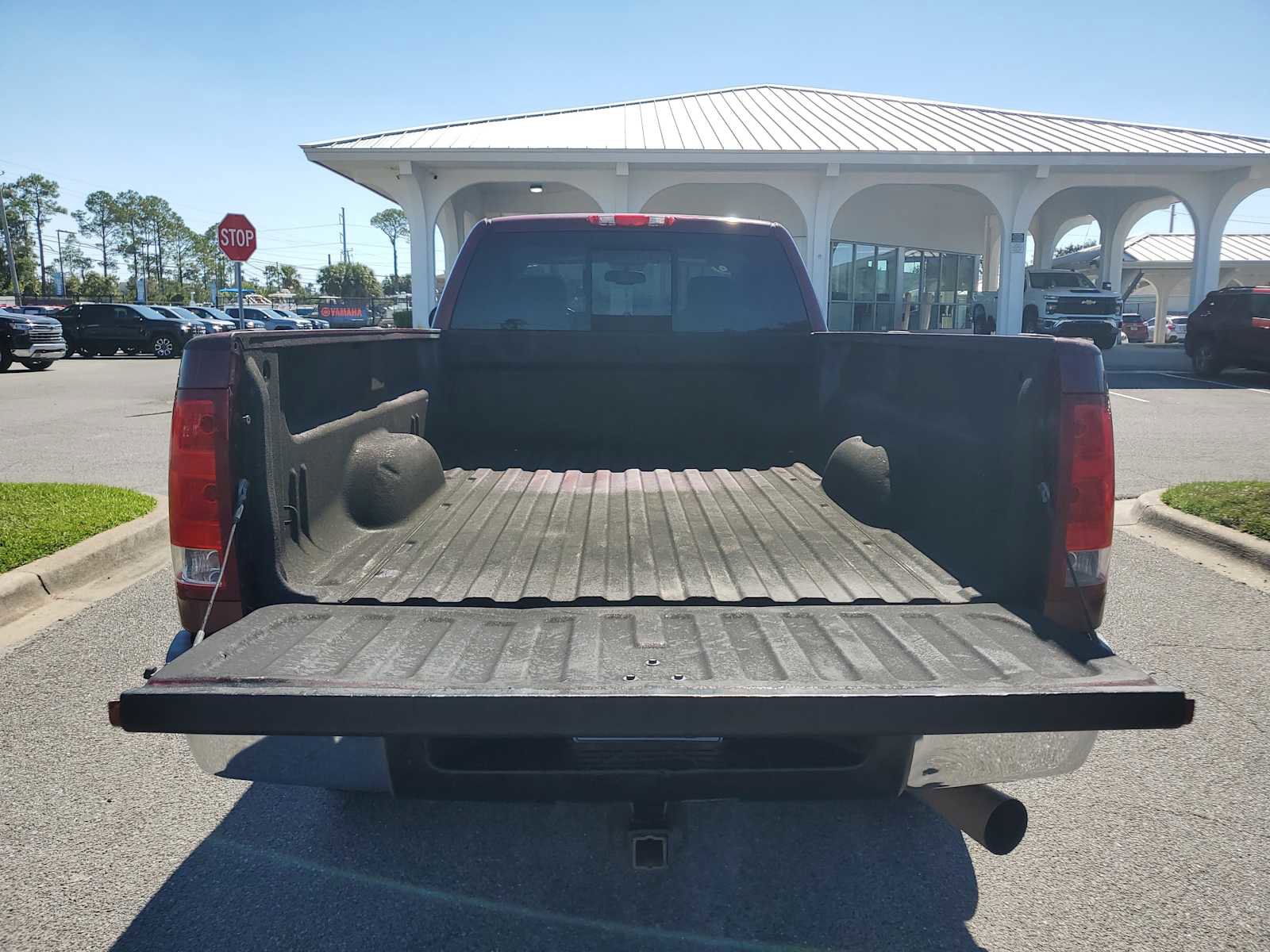 Used 2008 GMC Sierra 2500 SLE w/ Z71 Off-Road Package image 5