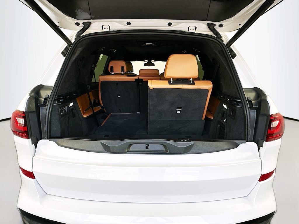 Used 2022 BMW X7 xDrive40i w/ M Sport Package image 28