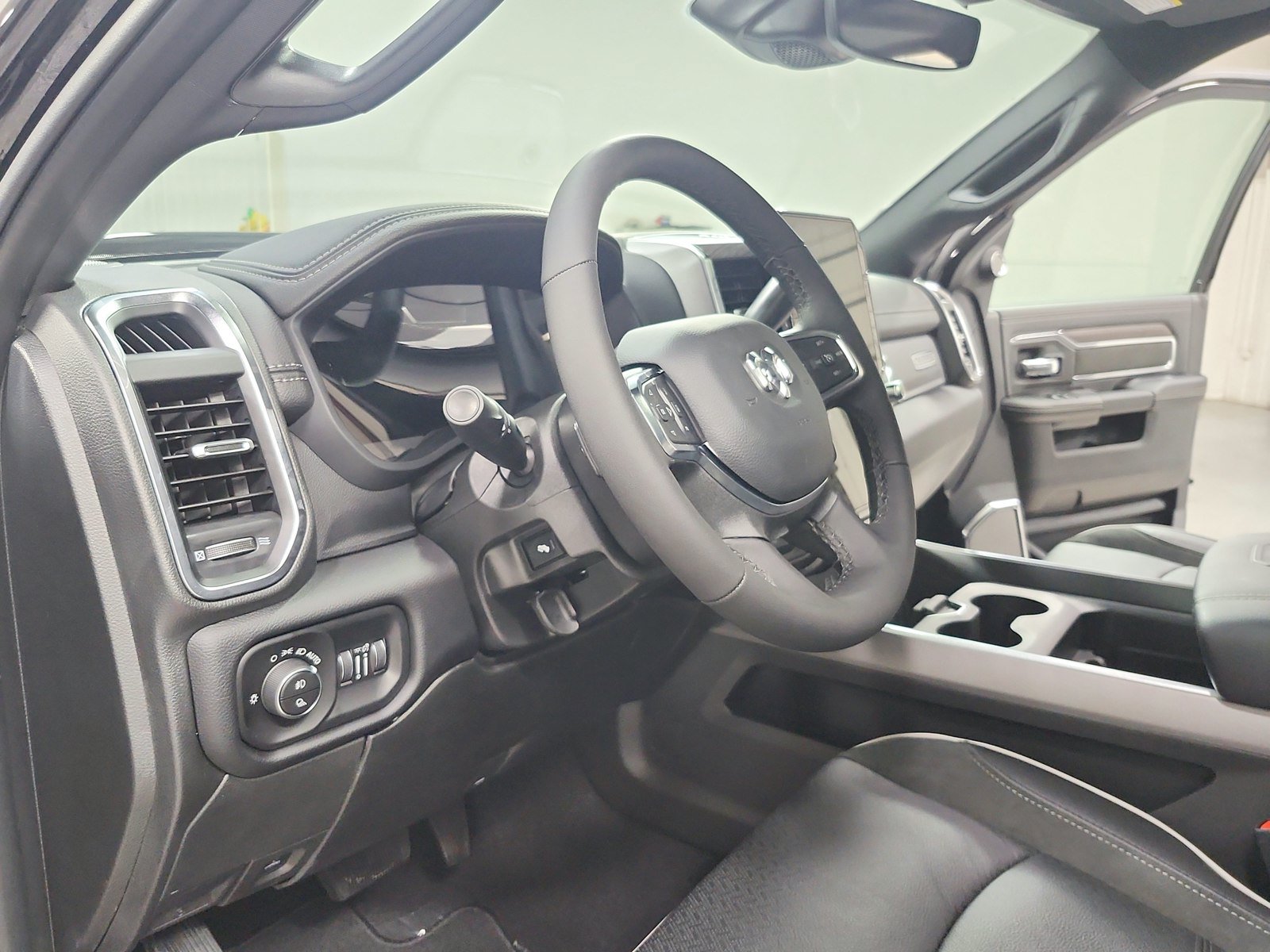 New 2026 RAM 2500 Laramie AWD/4WD image 19