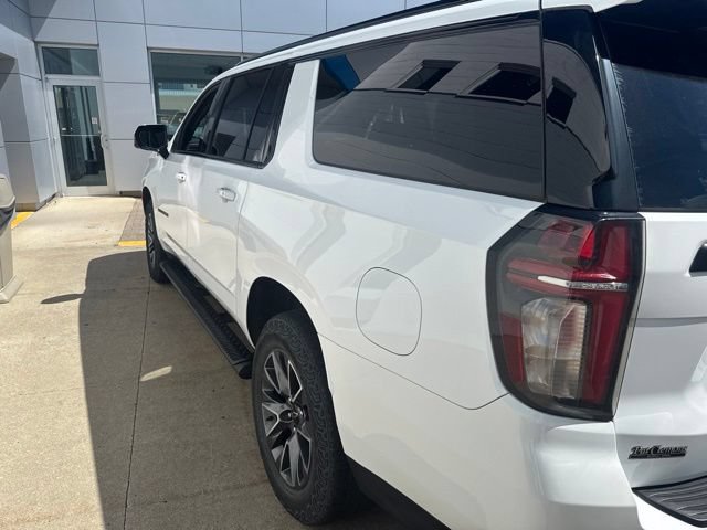 Used 2023 Chevrolet Suburban Z71 w/ Luxury Package AWD/4WD image 5