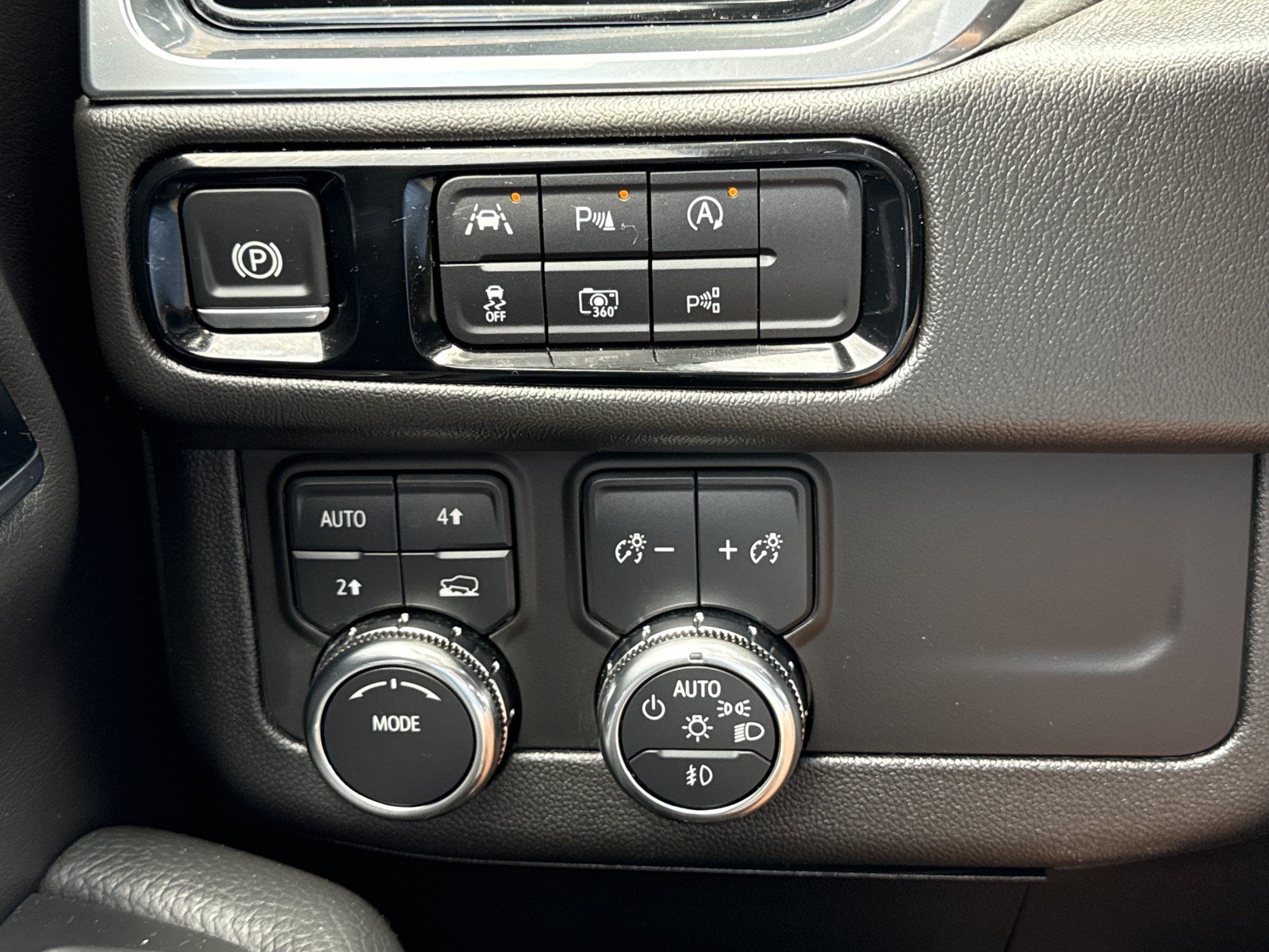 Used 2025 GMC Yukon Denali AWD/4WD image 21