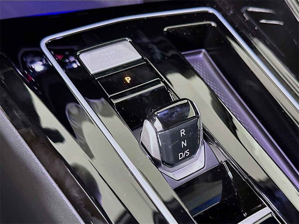 New 2025 Volkswagen Golf R Black Edition image 22