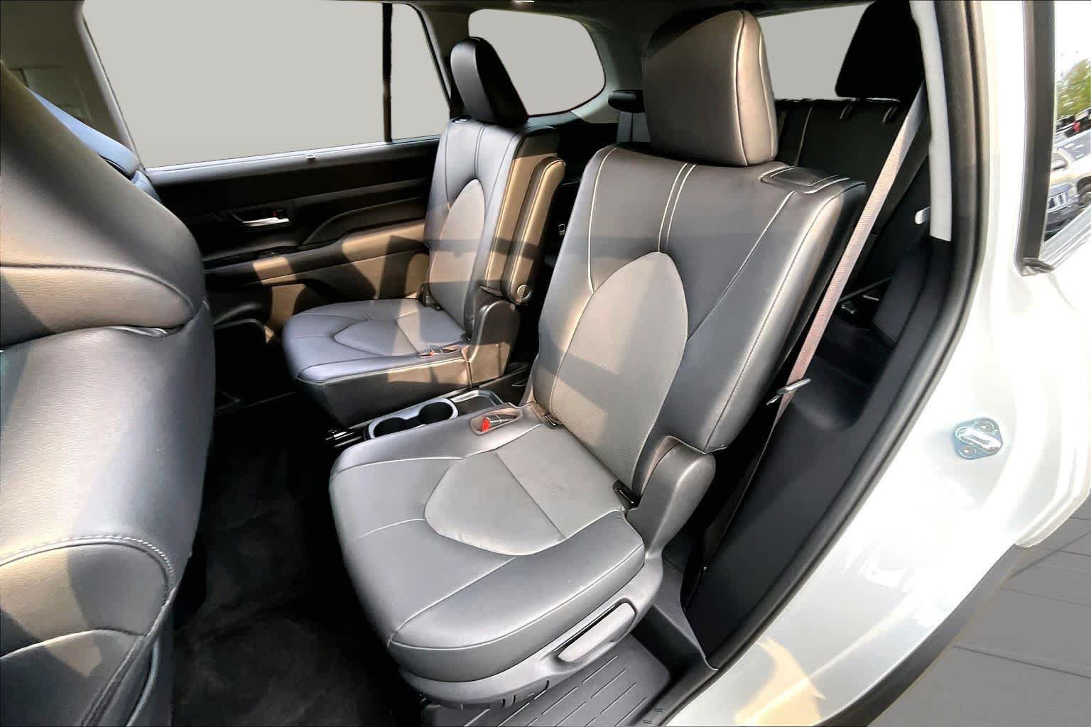 Used 2024 Toyota Grand Highlander AWD image 19