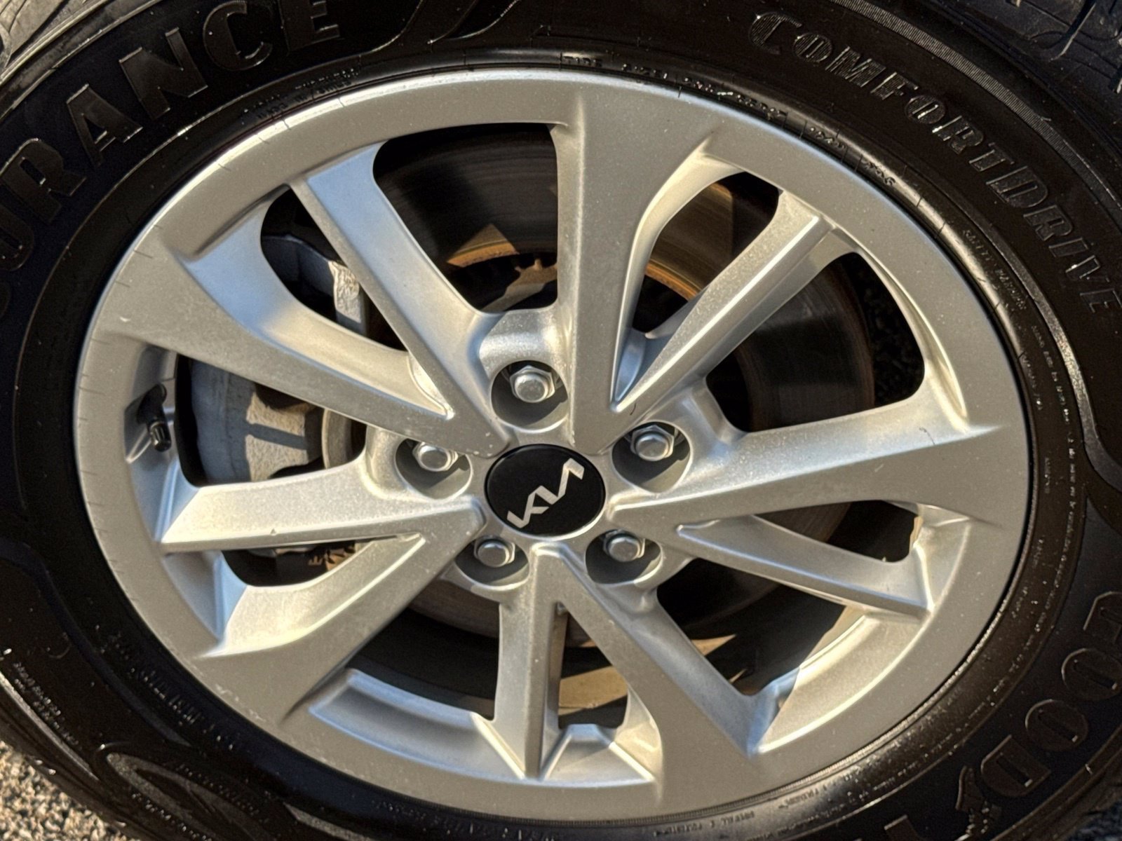 Used 2022 Kia Carnival LX FWD image 44