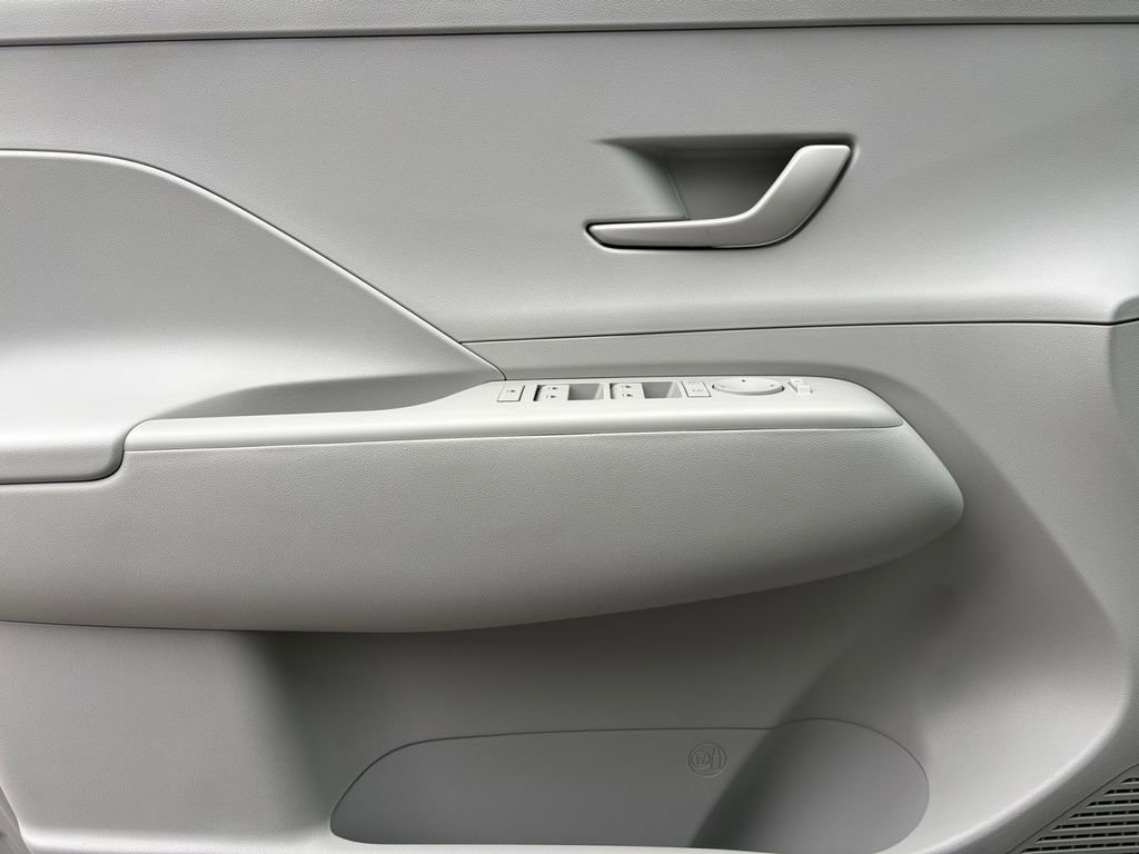 Used 2025 Hyundai Kona SEL FWD image 12