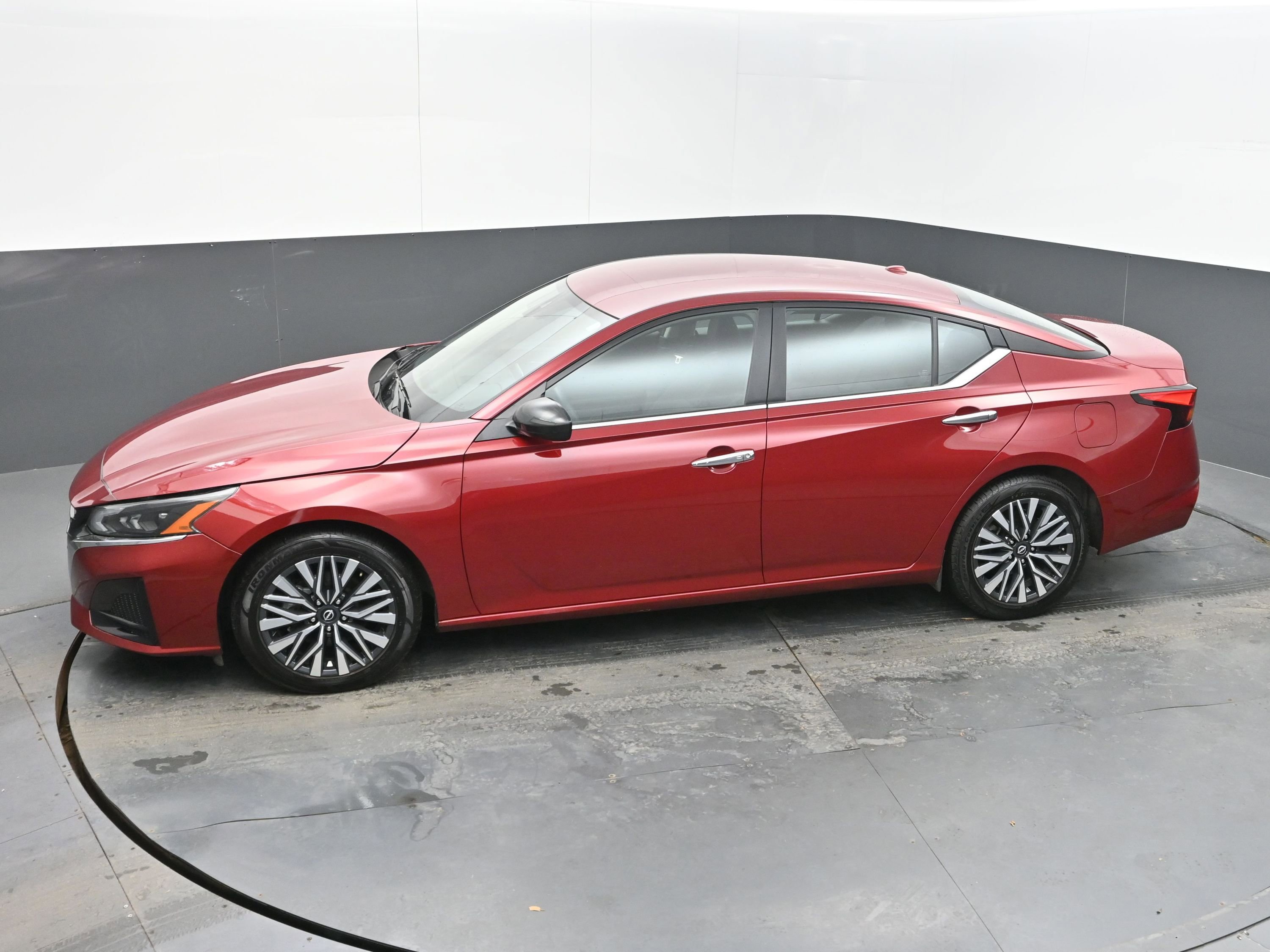 Used 2024 Nissan Altima 2.5 SV image 31