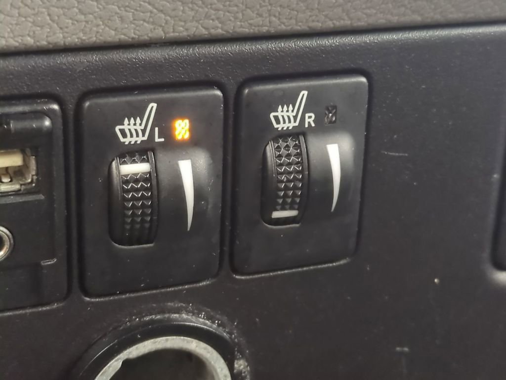 Used 2016 Toyota Sienna XLE FWD image 28