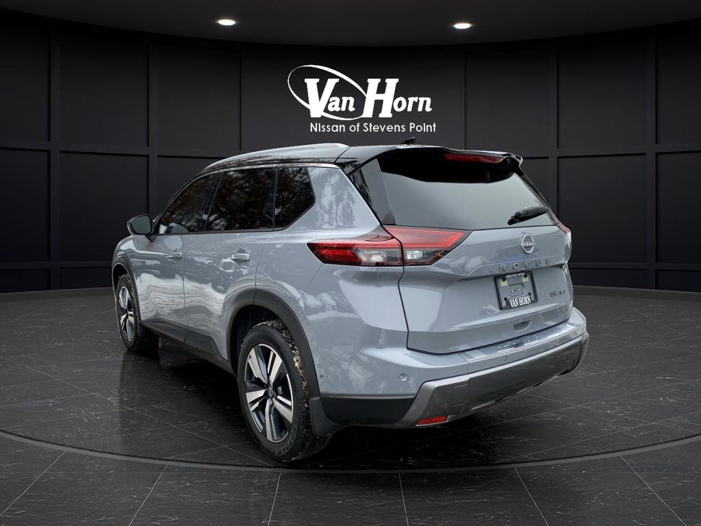 Used 2025 Nissan Rogue SL w/ SL Premium Package image 3