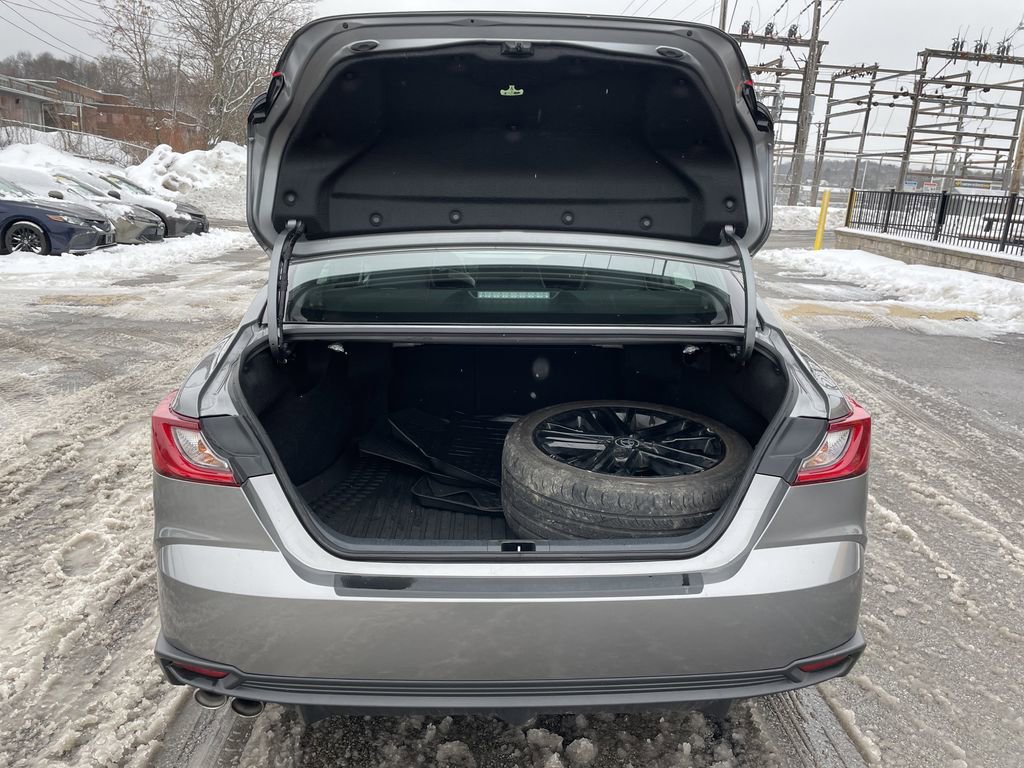 Used 2025 Toyota Camry SE AWD/4WD image 13