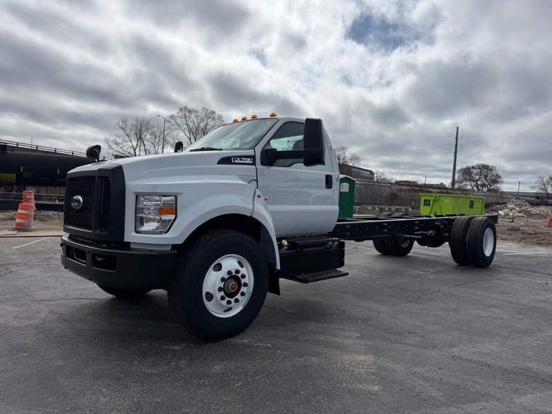 New 2027 Ford F750 2WD Regular Cab Super Duty image 7
