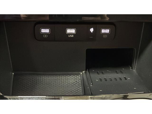 Used 2024 Kia Carnival SX Prestige image 39