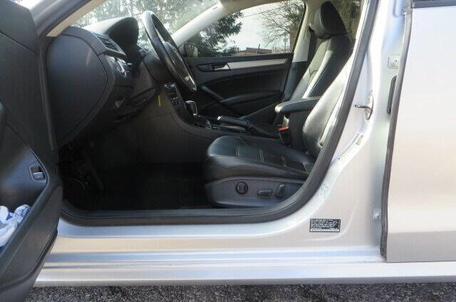 Used 2014 Volkswagen Passat 1.8T Wolfsburg Edition image 13