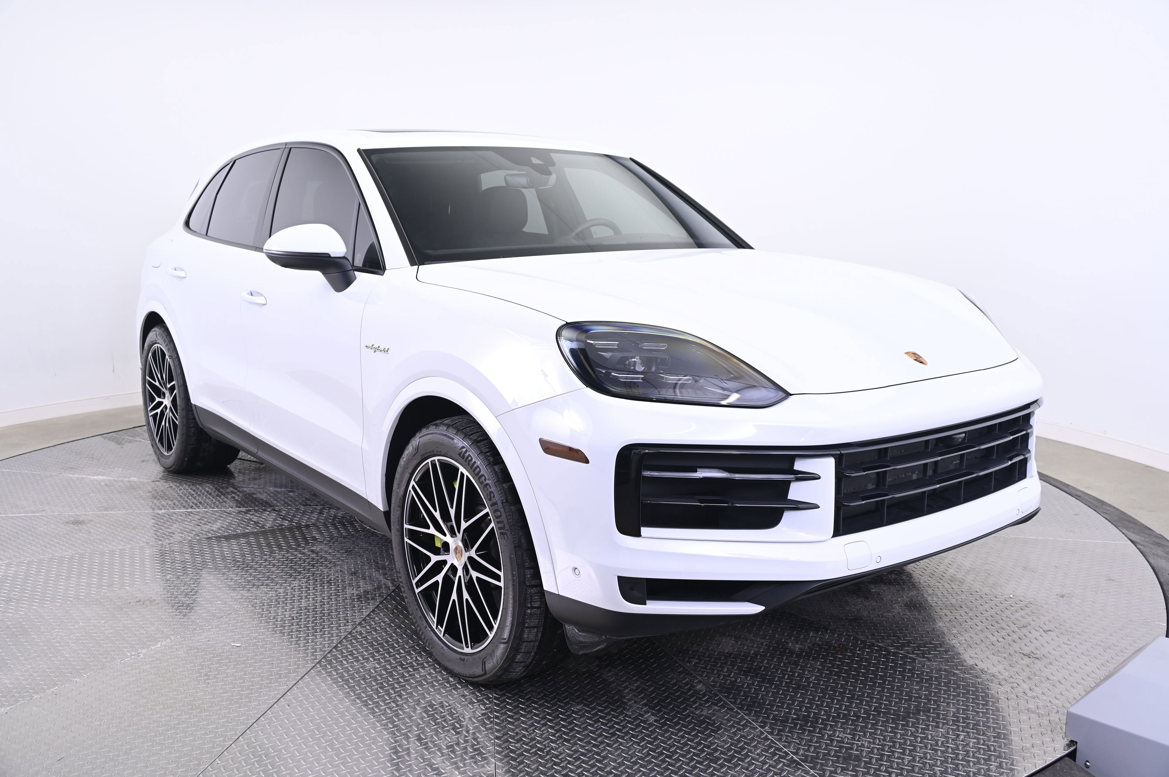 Certified 2025 Porsche Cayenne E-Hybrid image 9