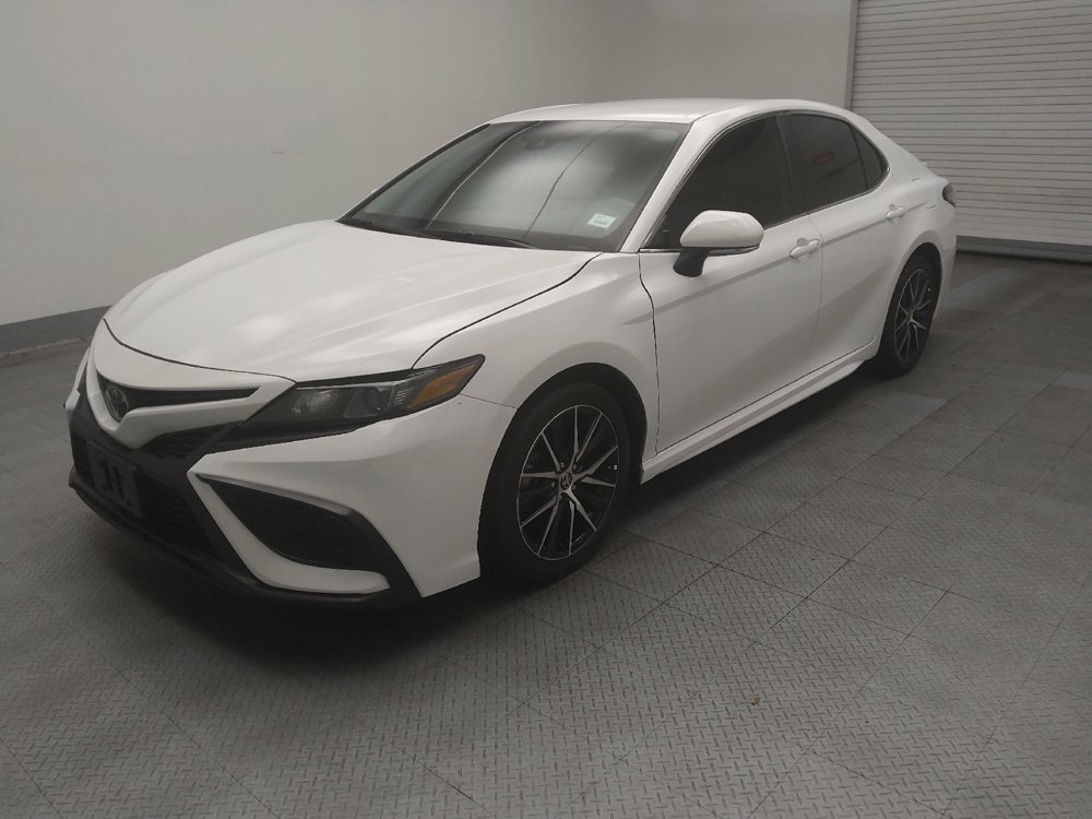 Used 2024 Toyota Camry SE FWD image 2
