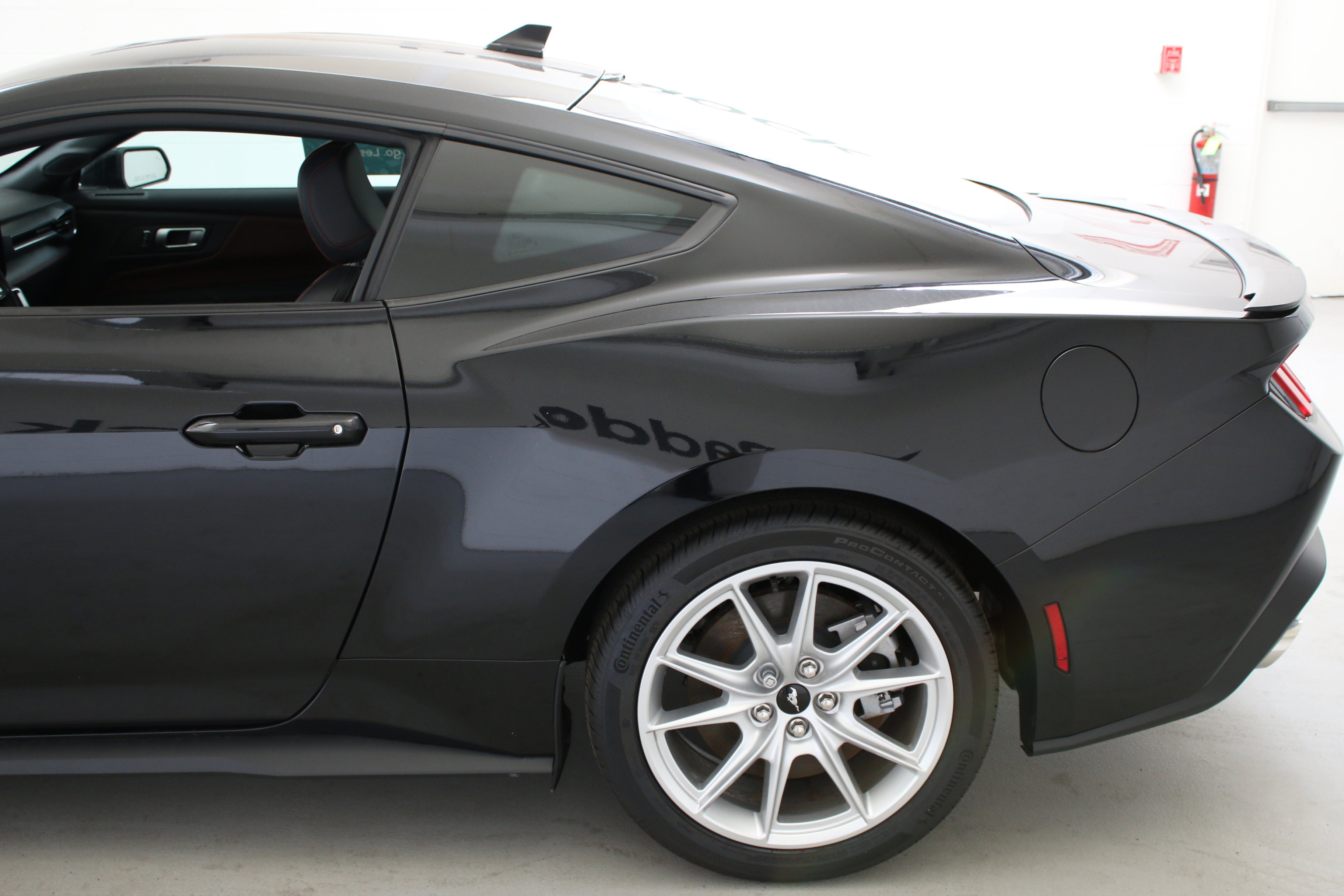 Used 2025 Ford Mustang GT Premium RWD image 3