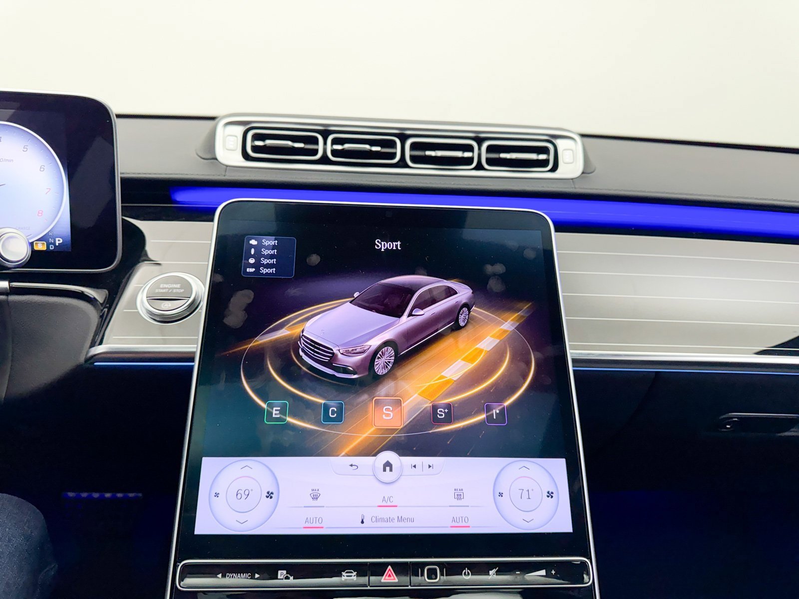 Used 2023 Mercedes-Benz S 500 4MATIC w/ AMG Line image 11