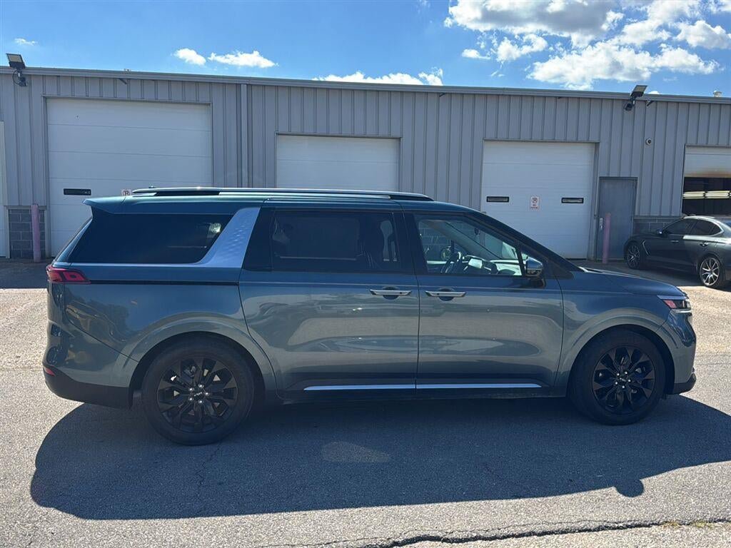 Used 2024 Kia Carnival SX FWD image 2