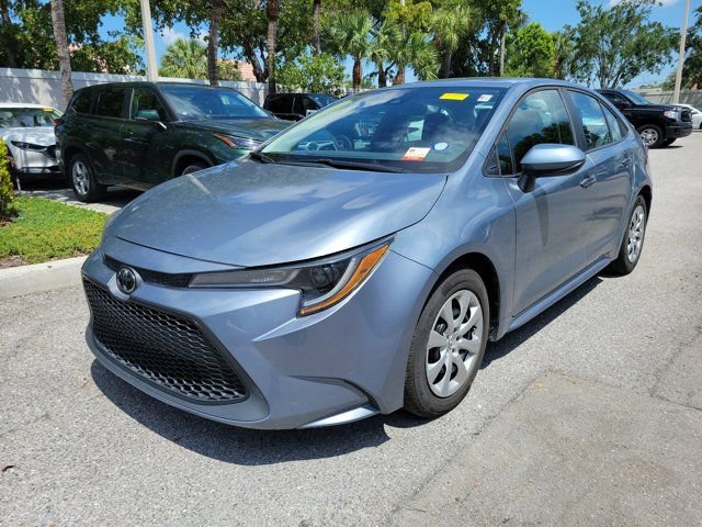 Used 2021 Toyota Corolla LE FWD image 3