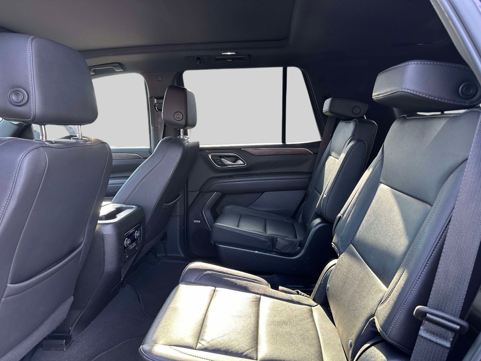 Used 2022 Chevrolet Tahoe Z71 w/ Luxury Package image 11