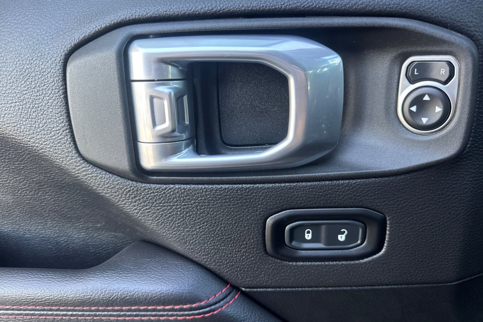 Used 2022 Jeep Gladiator Rubicon image 11