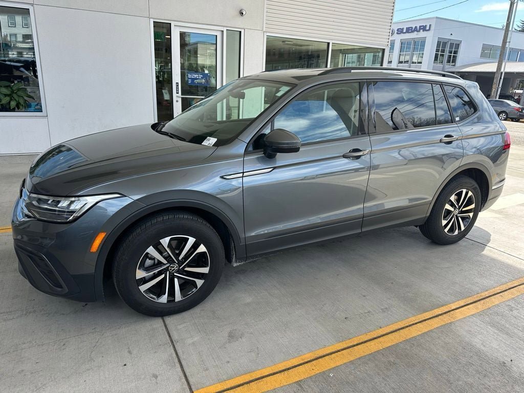 Used 2023 Volkswagen Tiguan S FWD image 3