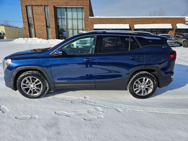 Used 2022 GMC Terrain SLT w/ LPO, Floor Liner Package image 4