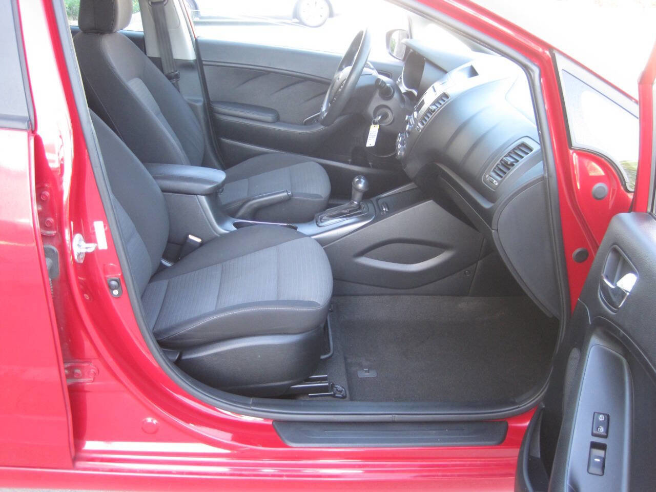 Used 2015 Kia Forte LX w/ Popular Package image 25