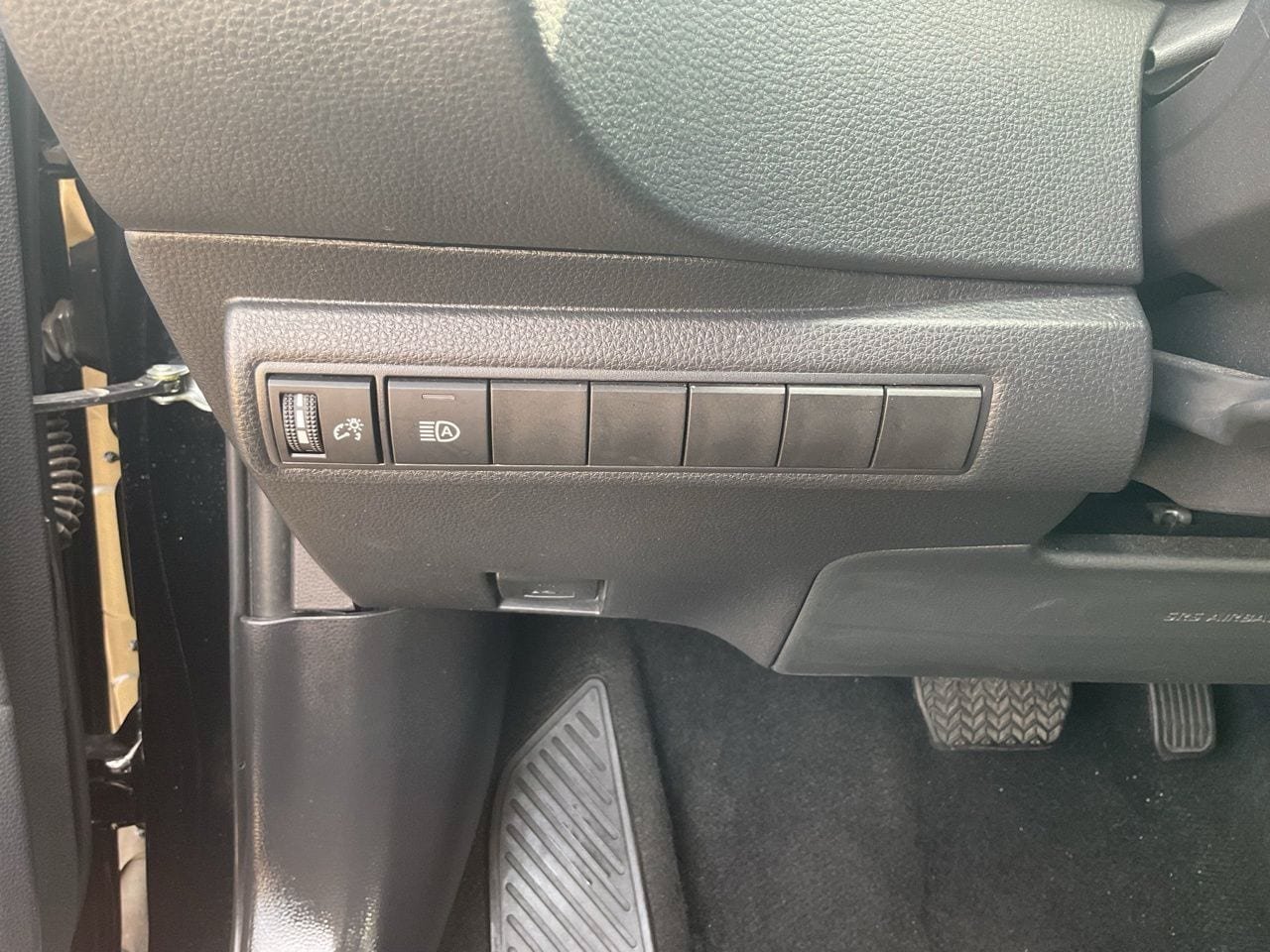 Used 2025 Toyota Corolla LE FWD image 18