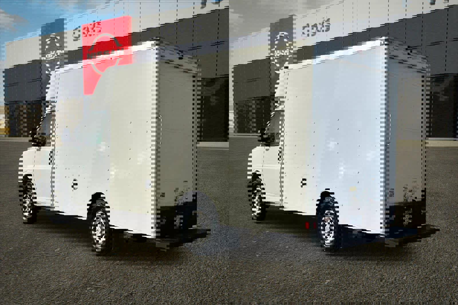 Used 2019 Chevrolet Express 3500 w/ Driver Convenience Package image 7